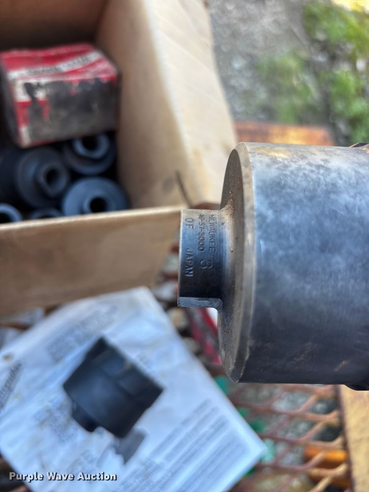 image for item EA4800 Milwaukee 4202 magnetic drill