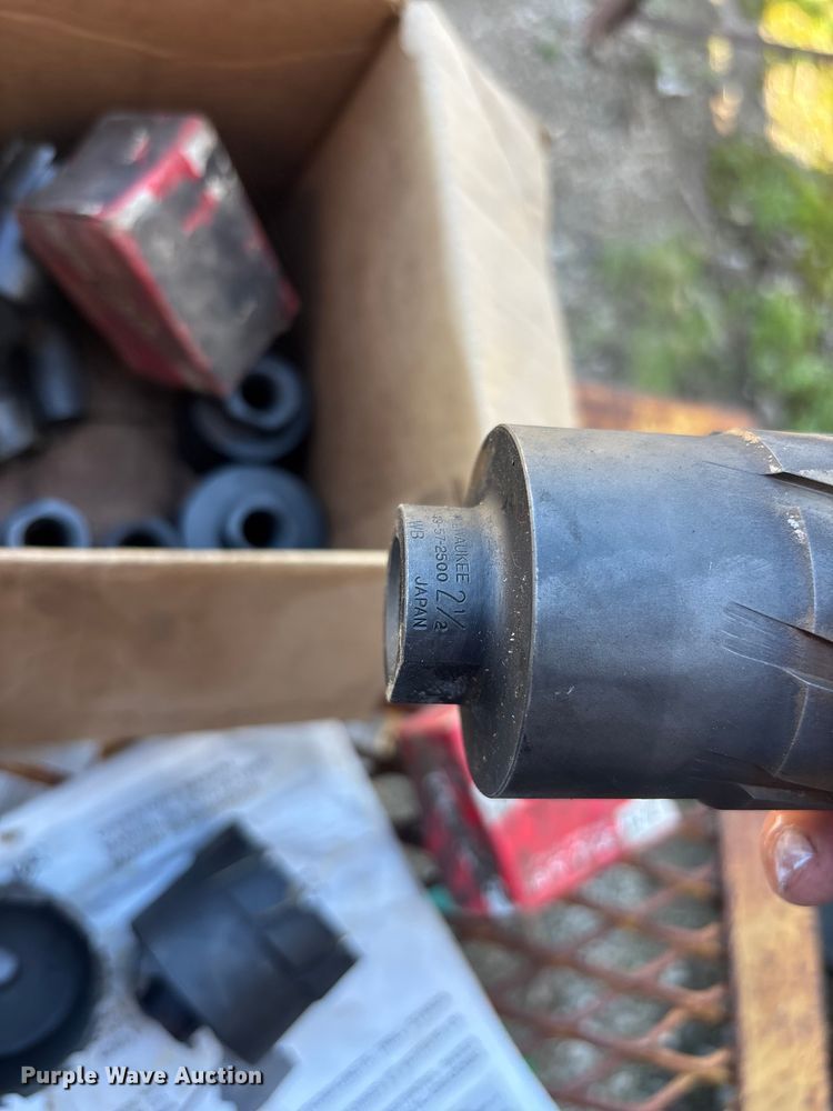 image for item EA4800 Milwaukee 4202 magnetic drill