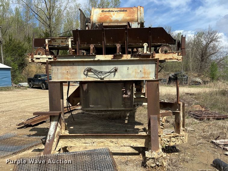 image for item EA4810 Cedarapids screening plant