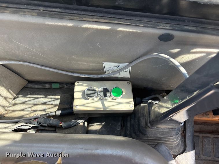 image for item EA4820 2014 Case SR210 skid steer loader