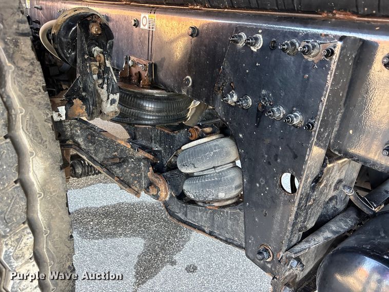 image for item EA4821 2019 Peterbilt 567 dump truck