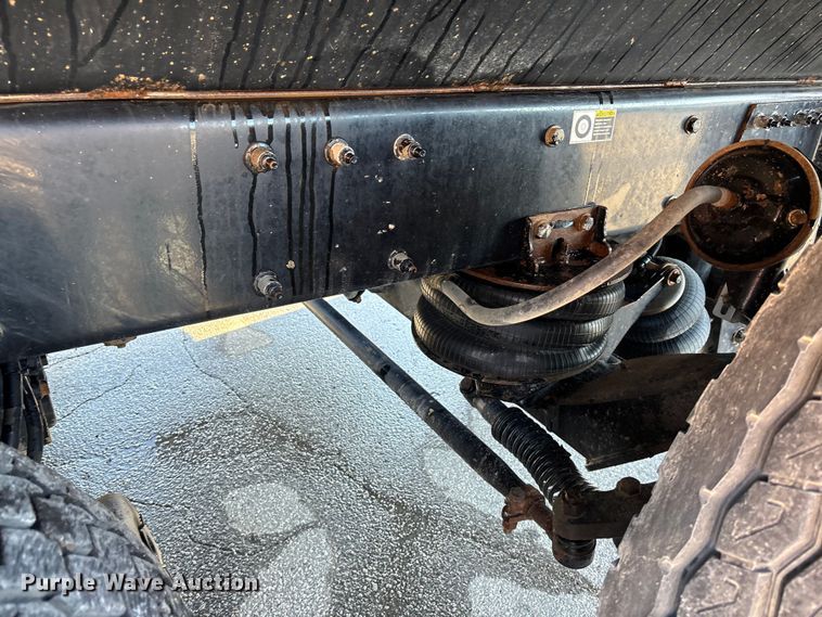 image for item EA4821 2019 Peterbilt 567 dump truck