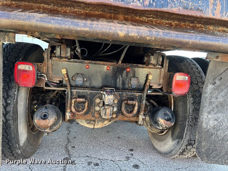 image for item EA4821 2019 Peterbilt 567 dump truck