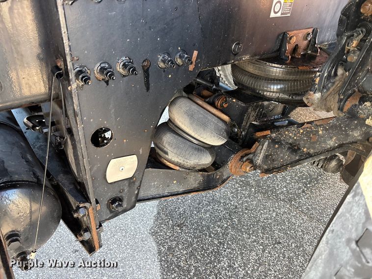 image for item EA4821 2019 Peterbilt 567 dump truck