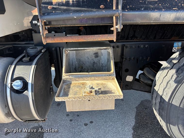 image for item EA4821 2019 Peterbilt 567 dump truck