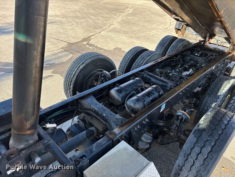 image for item EA4821 2019 Peterbilt 567 dump truck