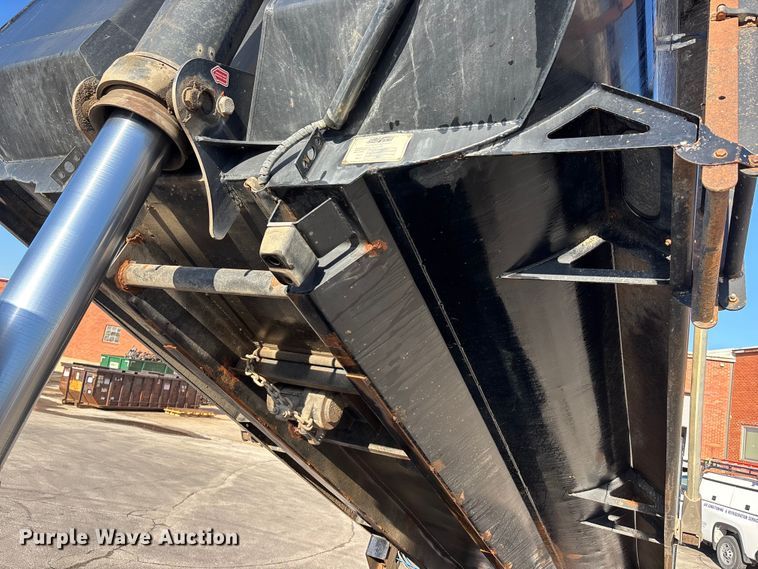 image for item EA4821 2019 Peterbilt 567 dump truck