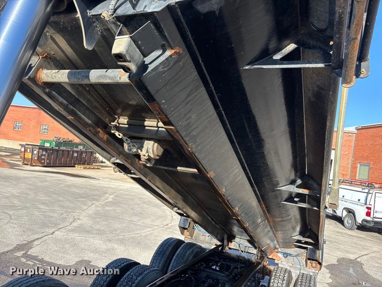 image for item EA4821 2019 Peterbilt 567 dump truck