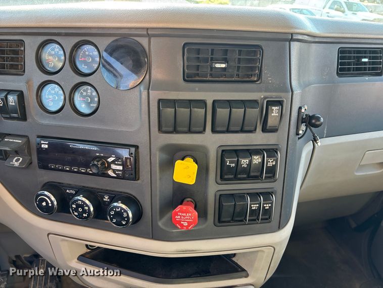 image for item EA4821 2019 Peterbilt 567 dump truck