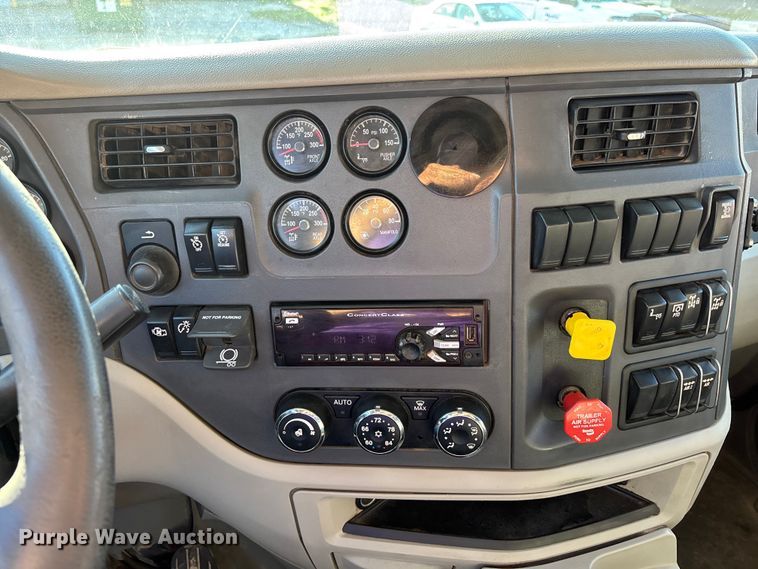 image for item EA4821 2019 Peterbilt 567 dump truck