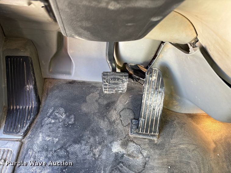 image for item EA4821 2019 Peterbilt 567 dump truck