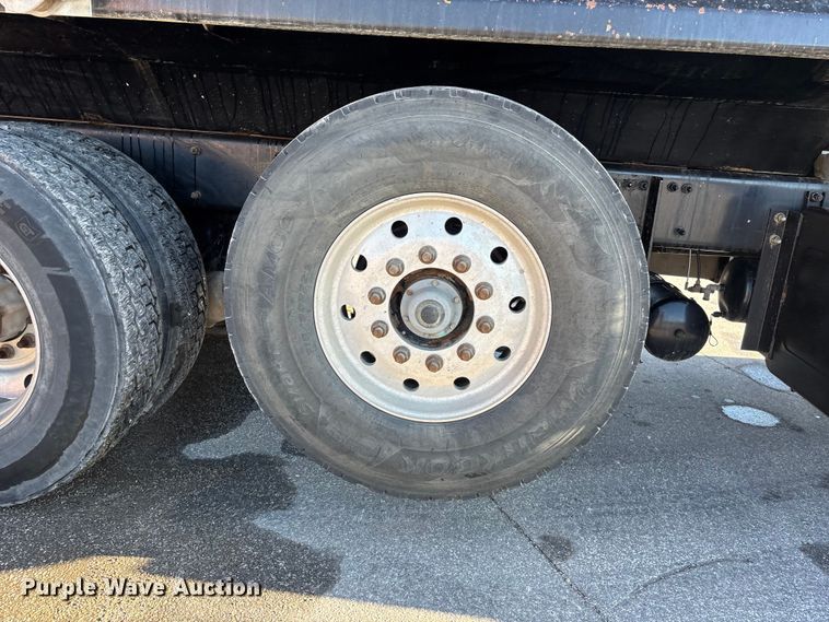 image for item EA4821 2019 Peterbilt 567 dump truck