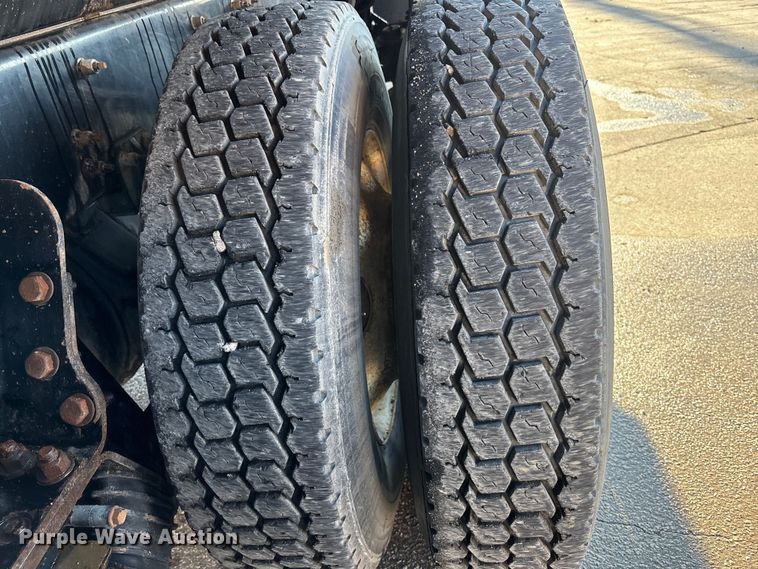 image for item EA4821 2019 Peterbilt 567 dump truck