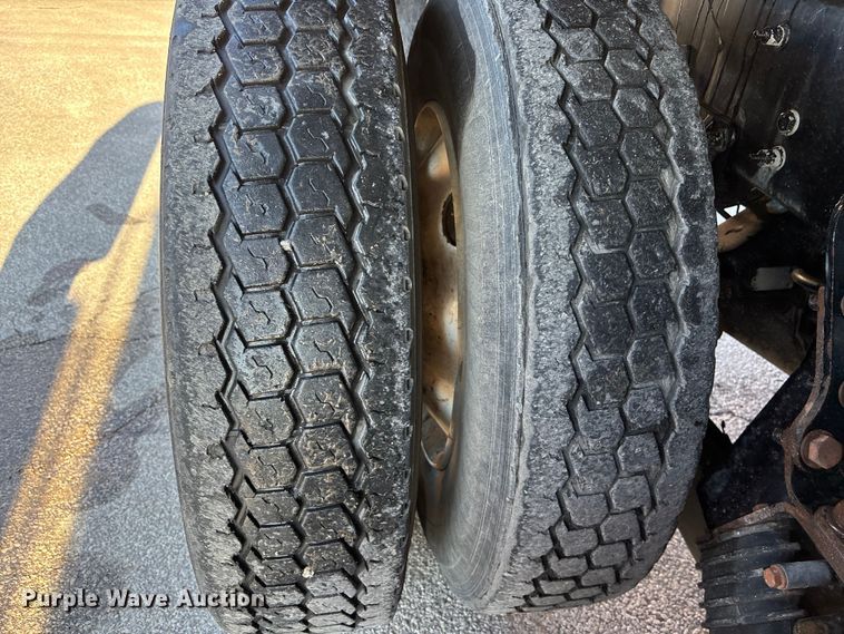 image for item EA4821 2019 Peterbilt 567 dump truck