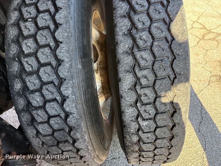 image for item EA4821 2019 Peterbilt 567 dump truck