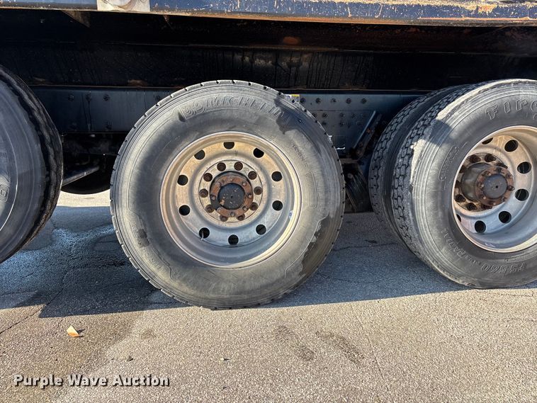 image for item EA4821 2019 Peterbilt 567 dump truck