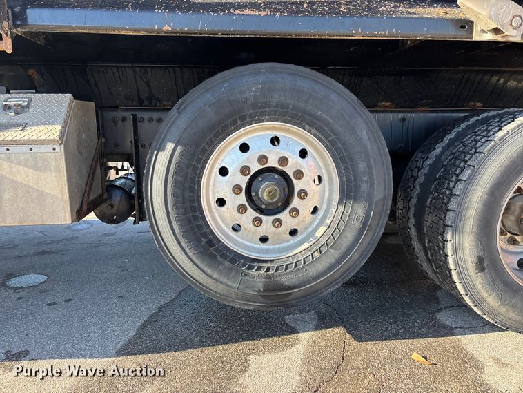 image for item EA4821 2019 Peterbilt 567 dump truck