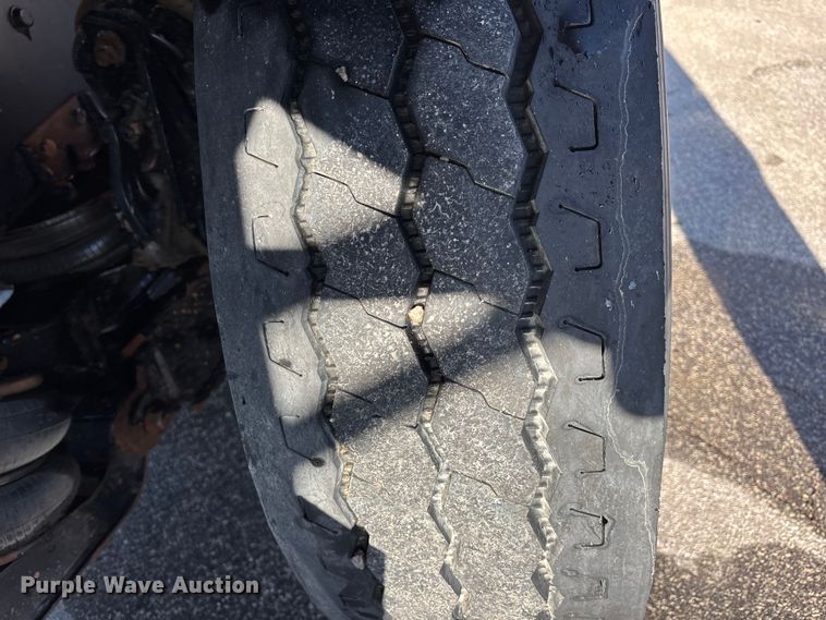 image for item EA4821 2019 Peterbilt 567 dump truck