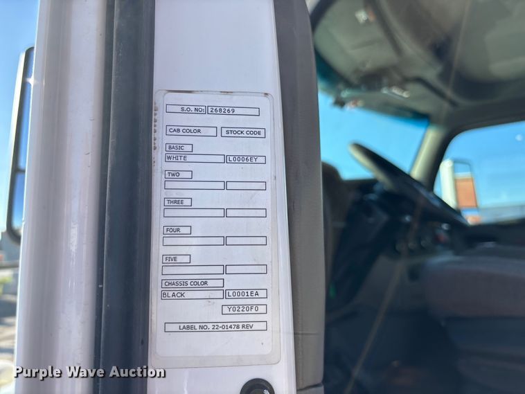 image for item EA4821 2019 Peterbilt 567 dump truck