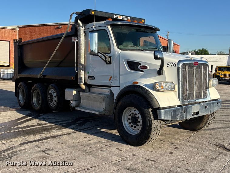 image for item EA4822 2017 Peterbilt 567 dump truck