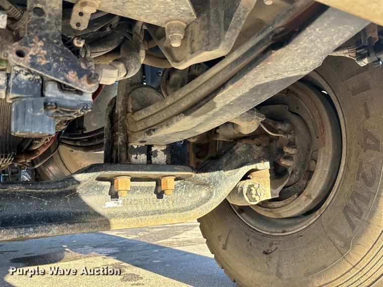 image for item EA4822 2017 Peterbilt 567 dump truck