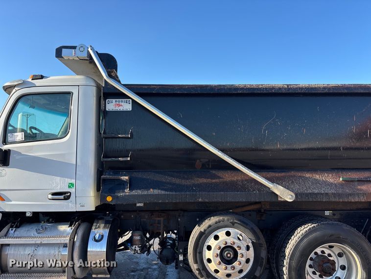 image for item EA4822 2017 Peterbilt 567 dump truck