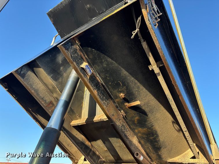 image for item EA4822 2017 Peterbilt 567 dump truck