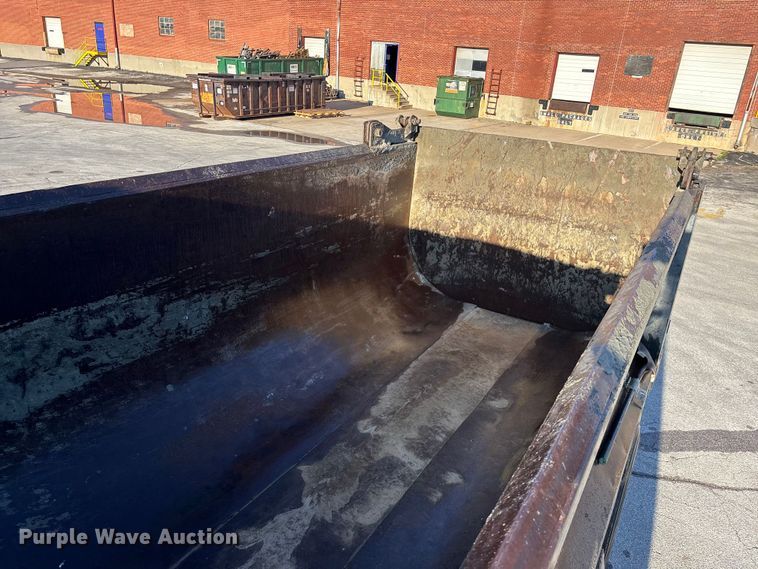 image for item EA4822 2017 Peterbilt 567 dump truck