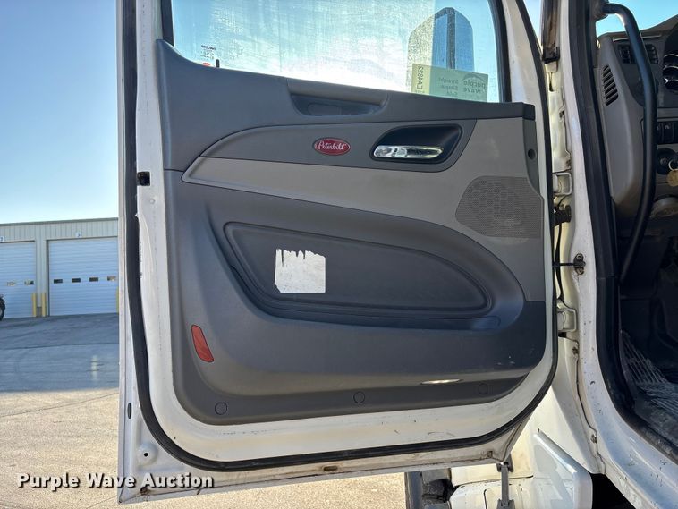 image for item EA4822 2017 Peterbilt 567 dump truck