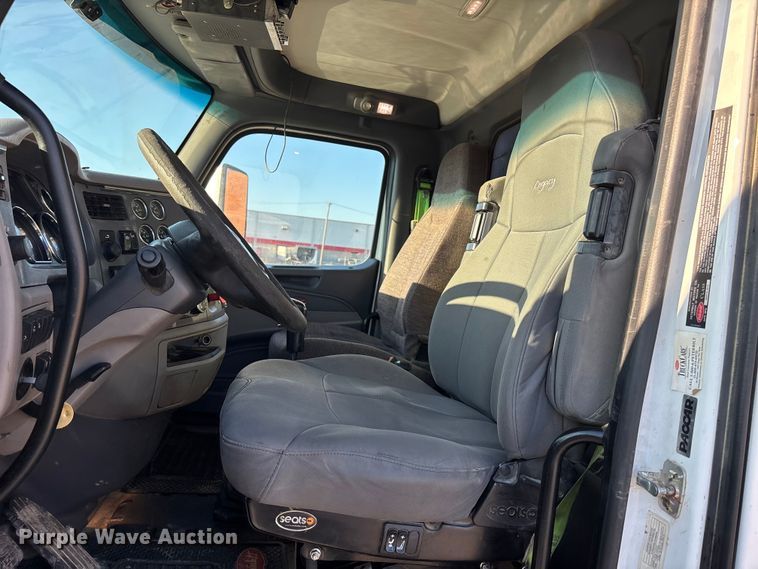 image for item EA4822 2017 Peterbilt 567 dump truck