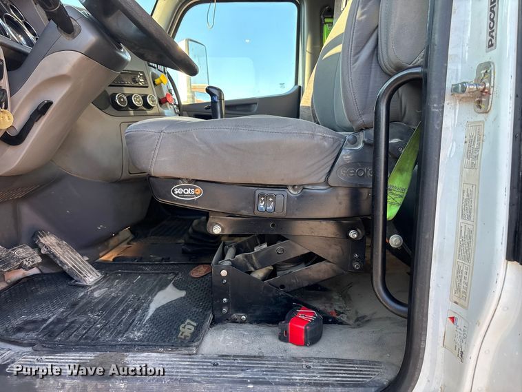 image for item EA4822 2017 Peterbilt 567 dump truck