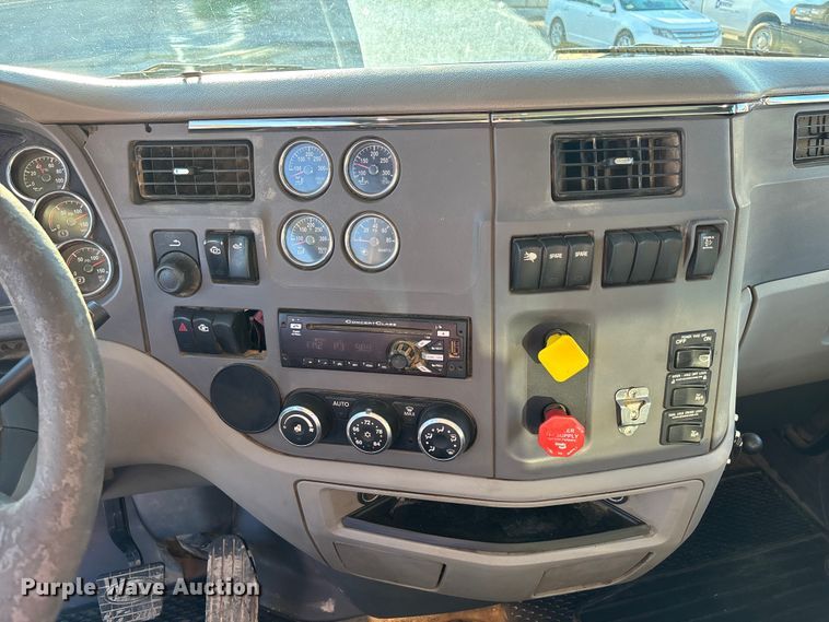 image for item EA4822 2017 Peterbilt 567 dump truck