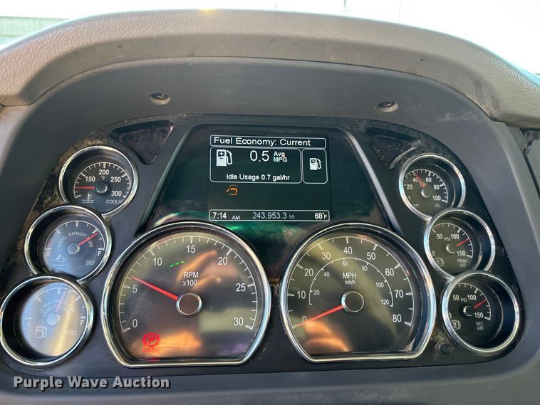 image for item EA4822 2017 Peterbilt 567 dump truck