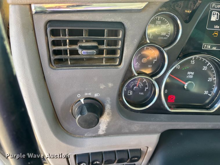 image for item EA4822 2017 Peterbilt 567 dump truck