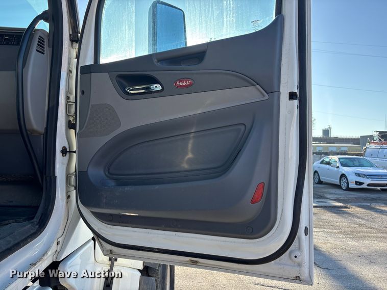 image for item EA4822 2017 Peterbilt 567 dump truck