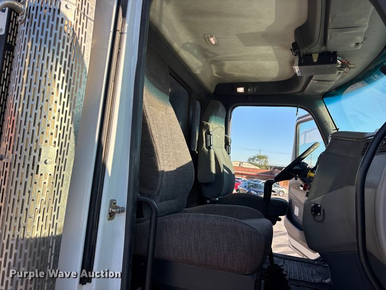 image for item EA4822 2017 Peterbilt 567 dump truck