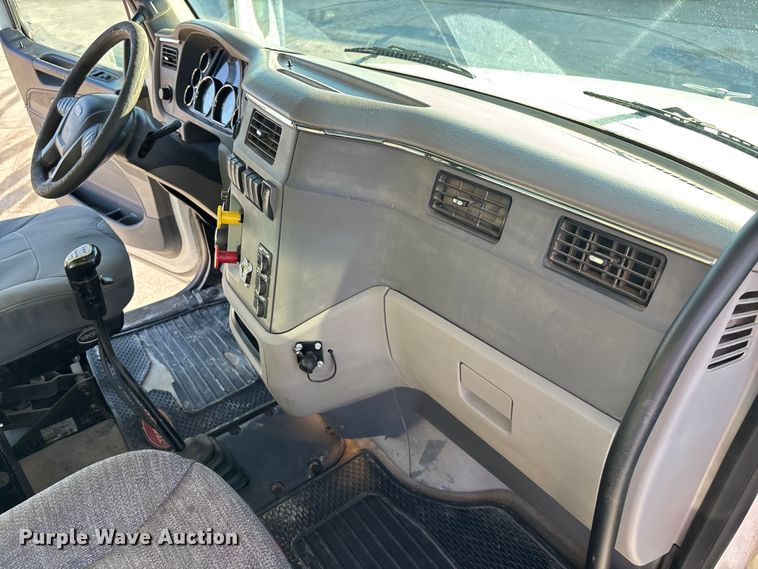 image for item EA4822 2017 Peterbilt 567 dump truck