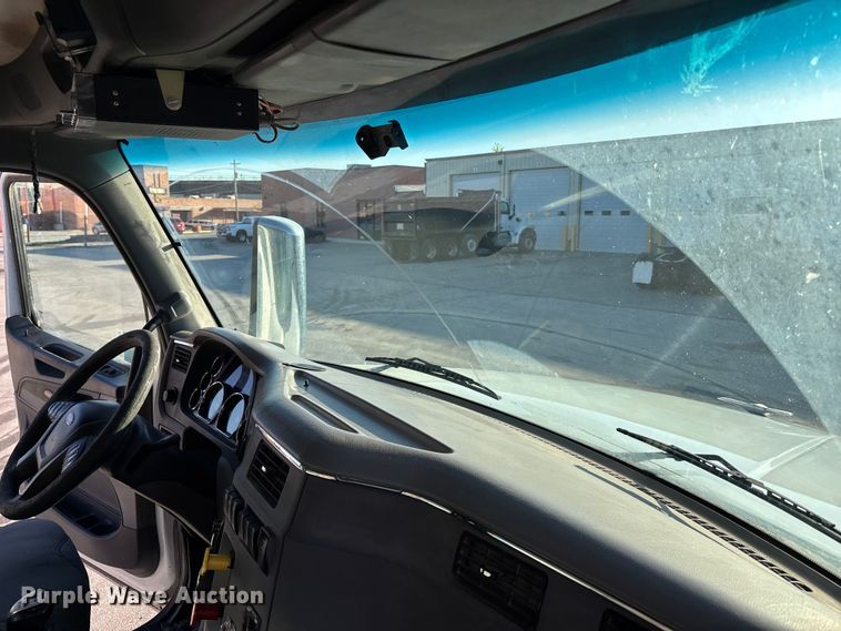 image for item EA4822 2017 Peterbilt 567 dump truck