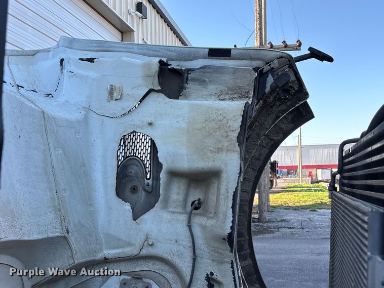 image for item EA4822 2017 Peterbilt 567 dump truck