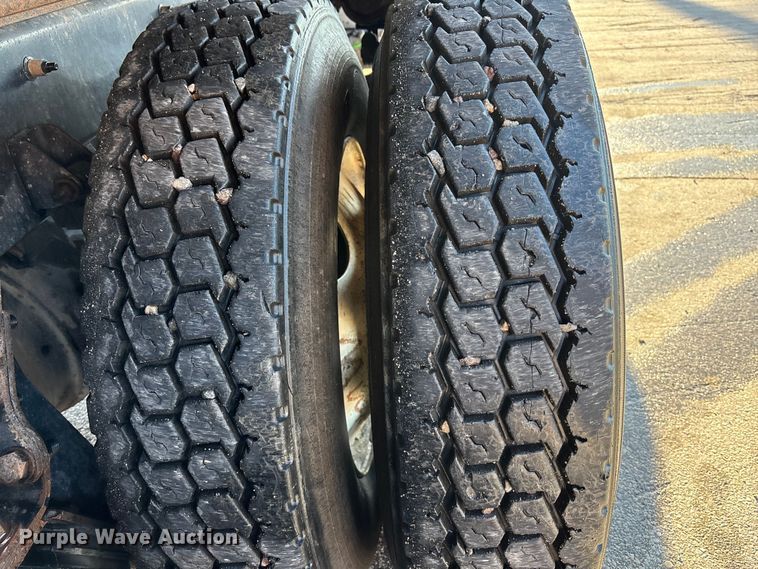 image for item EA4822 2017 Peterbilt 567 dump truck