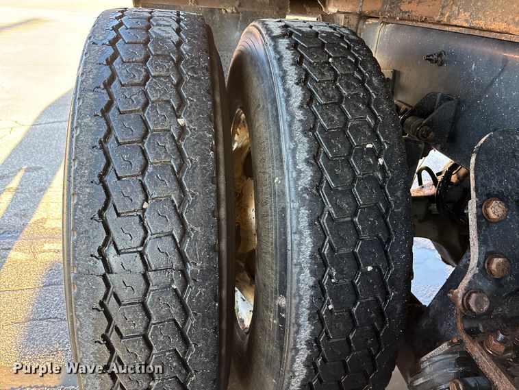 image for item EA4822 2017 Peterbilt 567 dump truck