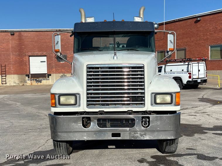 image for item EA4823 2012 Mack Pinnacle CHU613 semi truck