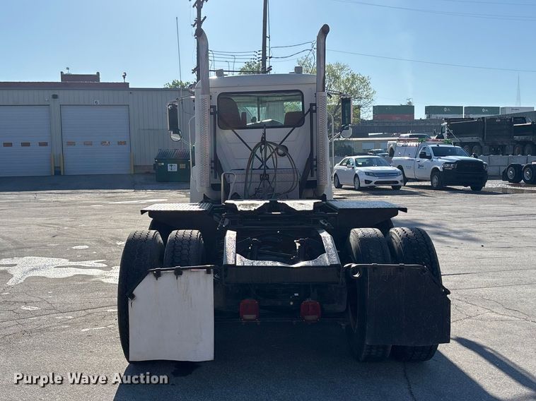 image for item EA4823 2012 Mack Pinnacle CHU613 semi truck