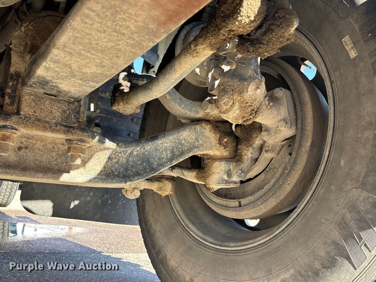 image for item EA4823 2012 Mack Pinnacle CHU613 semi truck