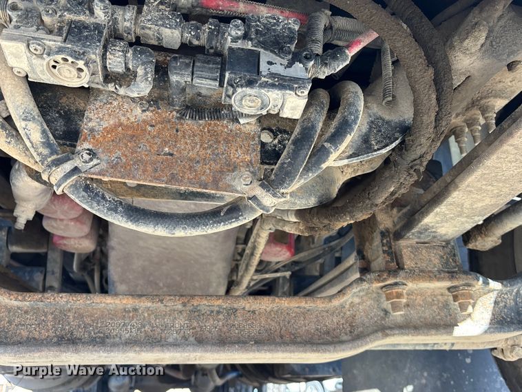 image for item EA4823 2012 Mack Pinnacle CHU613 semi truck