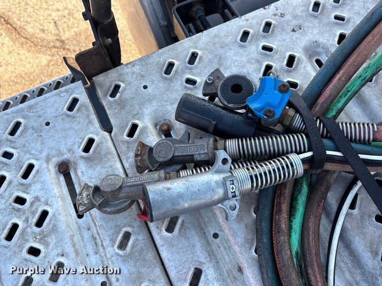 image for item EA4823 2012 Mack Pinnacle CHU613 semi truck