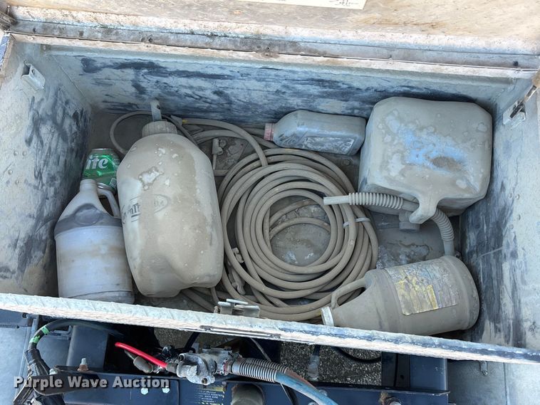 image for item EA4823 2012 Mack Pinnacle CHU613 semi truck