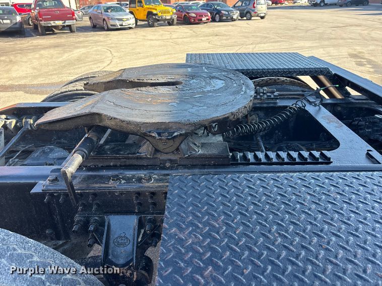 image for item EA4823 2012 Mack Pinnacle CHU613 semi truck