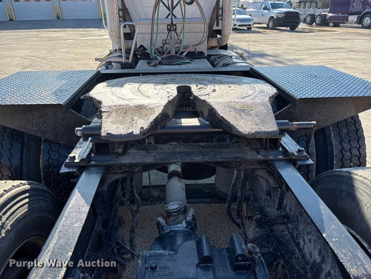 image for item EA4823 2012 Mack Pinnacle CHU613 semi truck