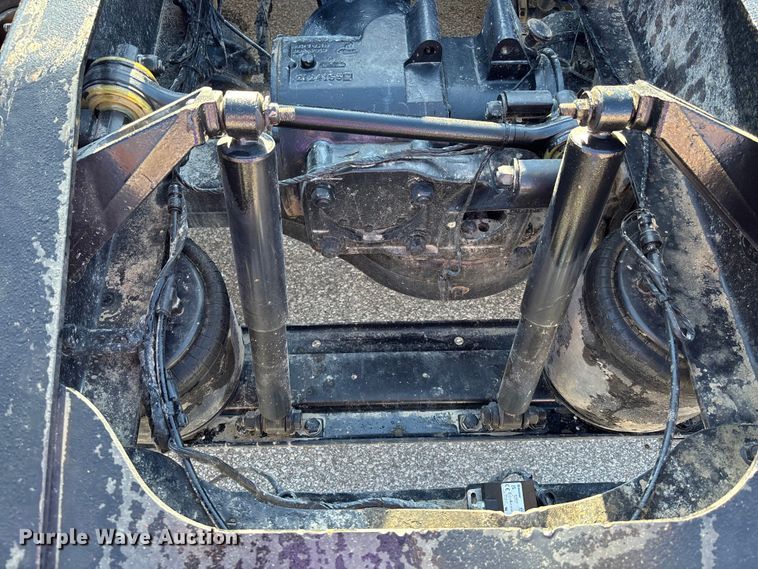 image for item EA4823 2012 Mack Pinnacle CHU613 semi truck